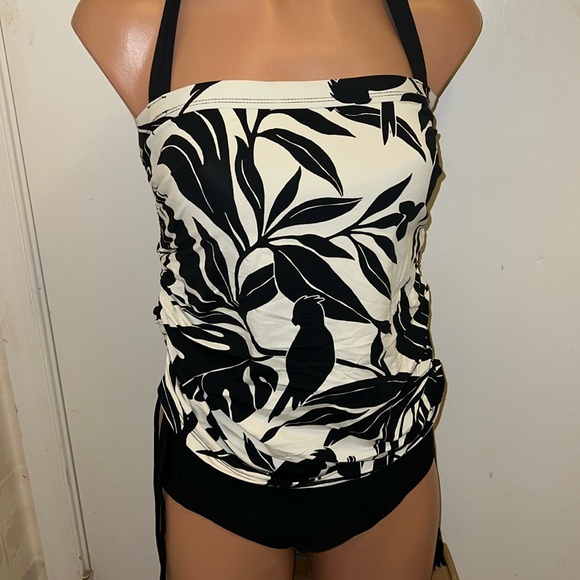 New no tags Real Bodies Real Solutions one piece swimsuit size 8 - Picture 2 of 4